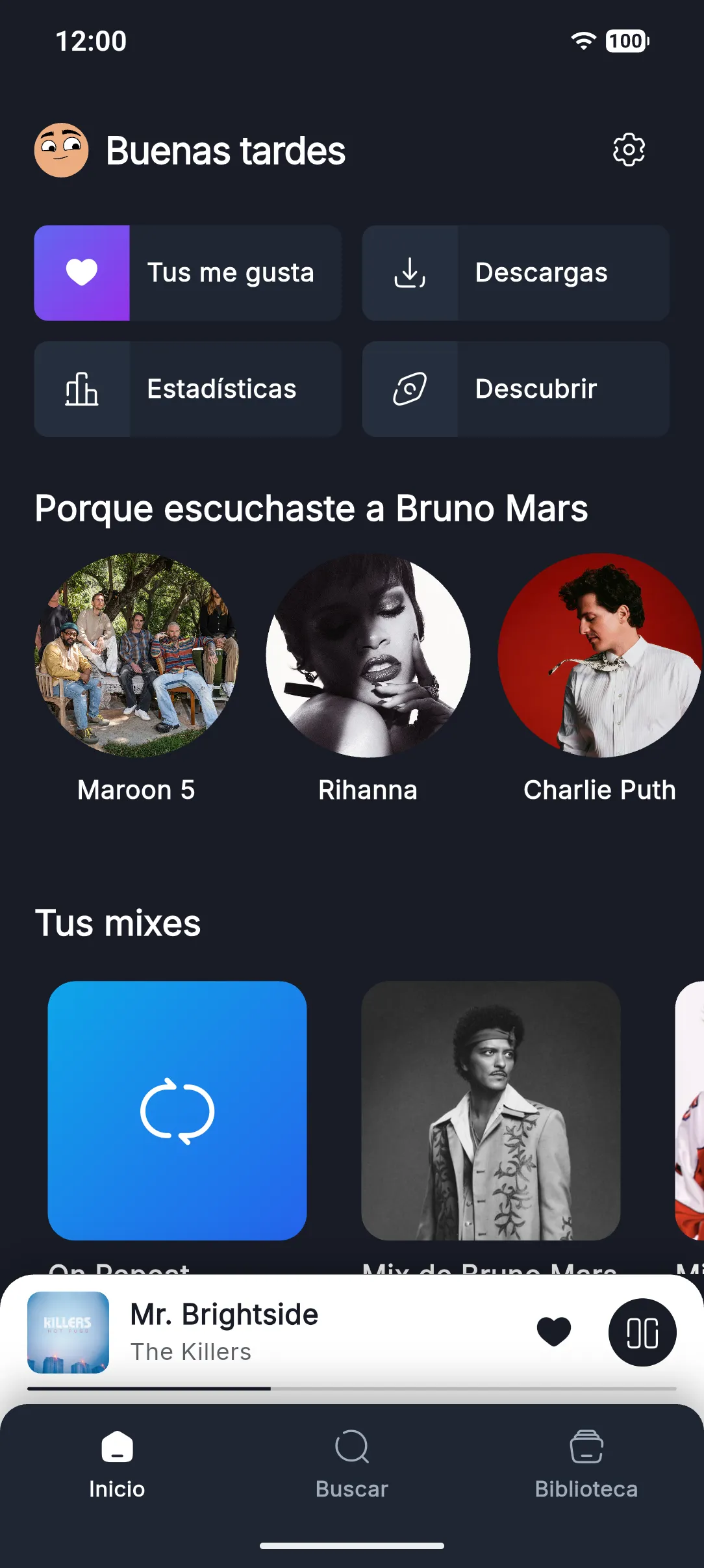 Pantalla de inicio de Syncora: accesos a Tus me gusta, Descargas, Estadísticas y Descubrir, la sección "Porque escuchaste a Bruno Mars" y la fila "Tus mixes".
